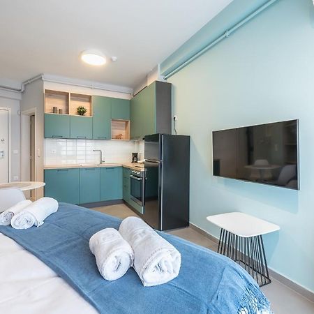 Stylish Urban Suites Atene Esterno foto