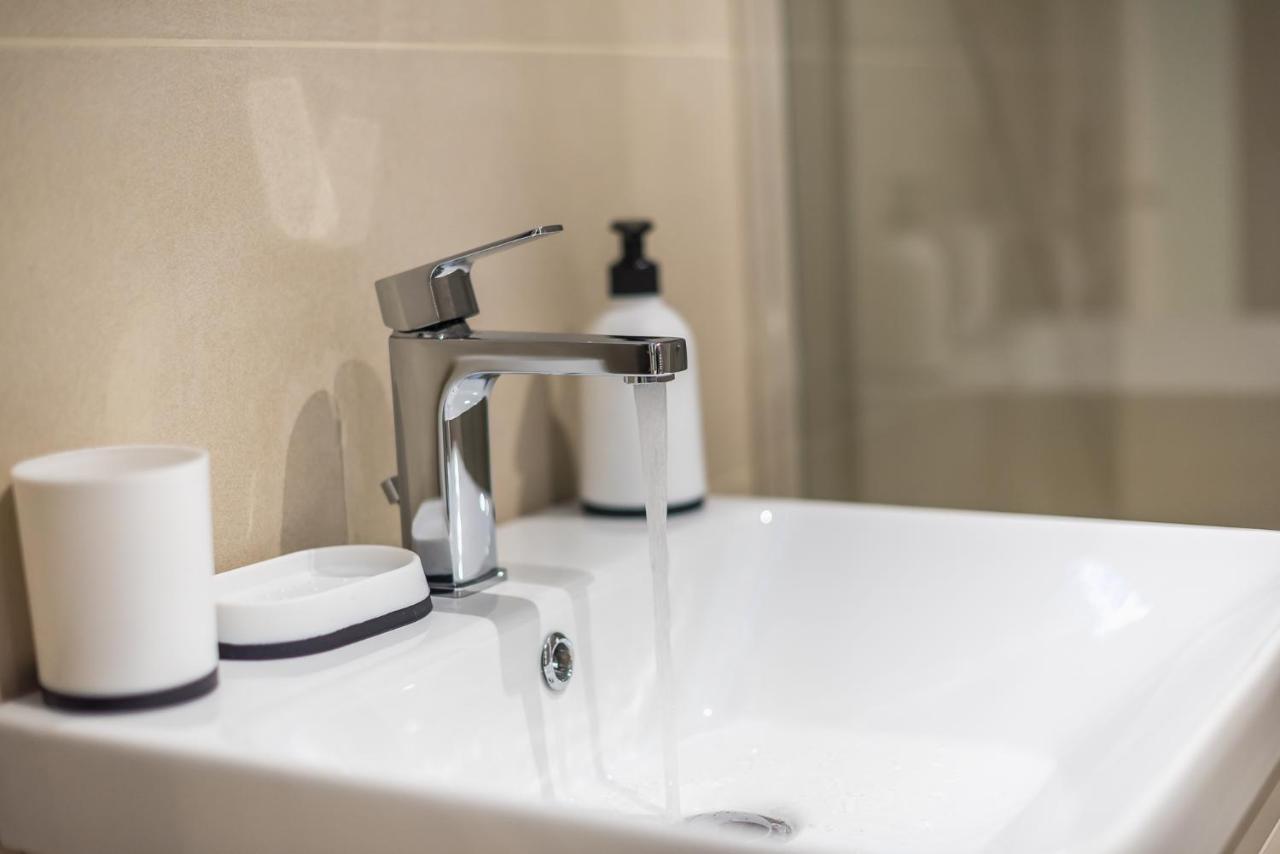 Stylish Urban Suites Atene Esterno foto