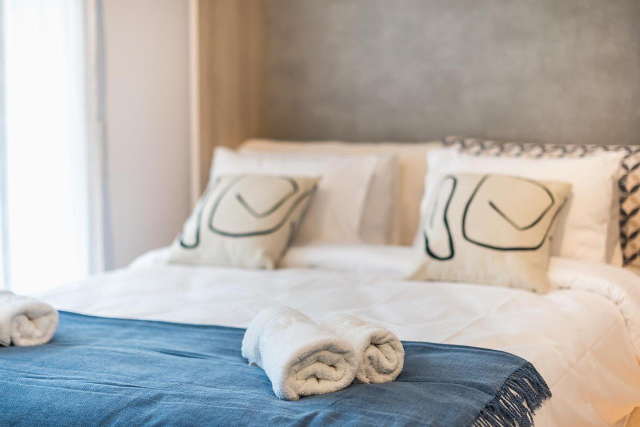 Stylish Urban Suites Atene Esterno foto