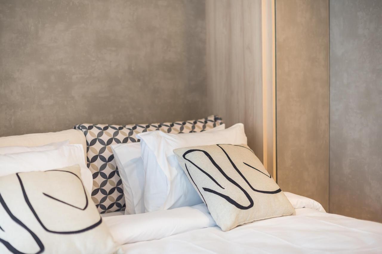 Stylish Urban Suites Atene Esterno foto
