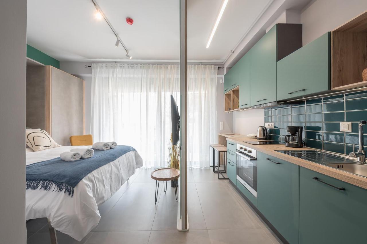 Stylish Urban Suites Atene Esterno foto