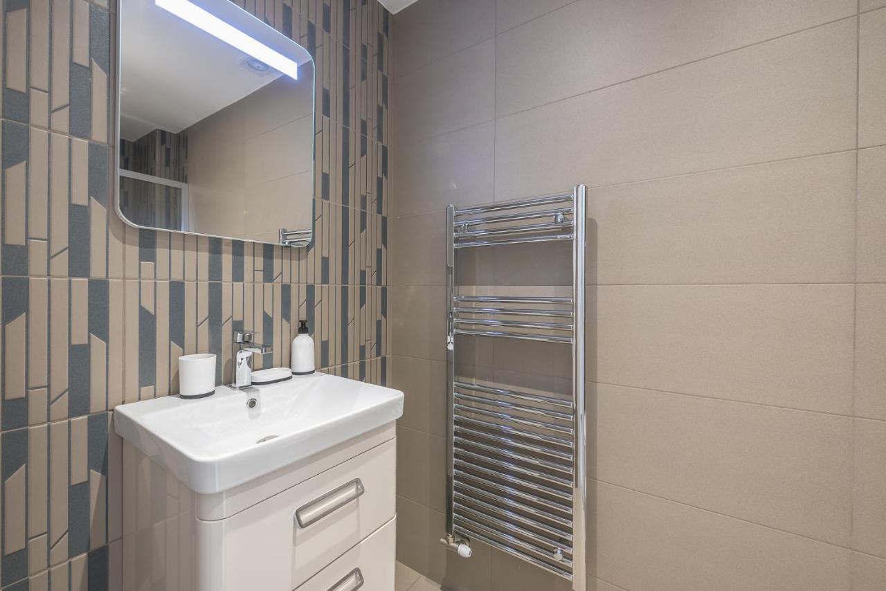 Stylish Urban Suites Atene Esterno foto