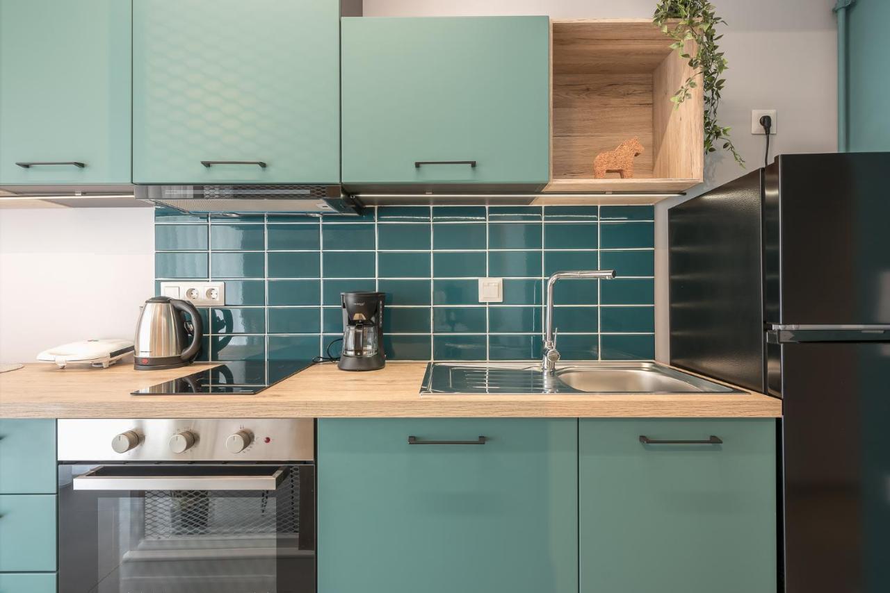 Stylish Urban Suites Atene Esterno foto