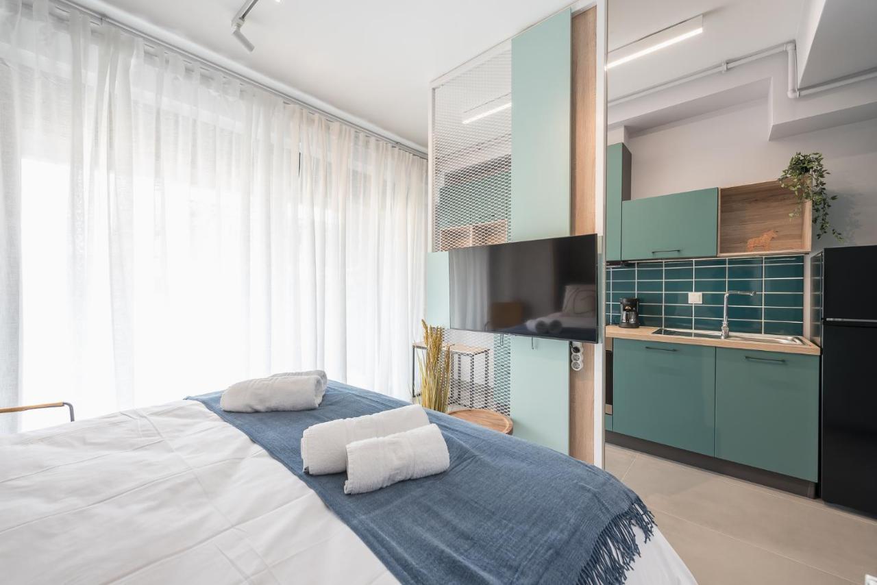 Stylish Urban Suites Atene Esterno foto
