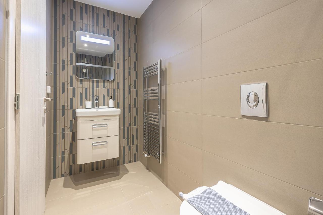 Stylish Urban Suites Atene Esterno foto