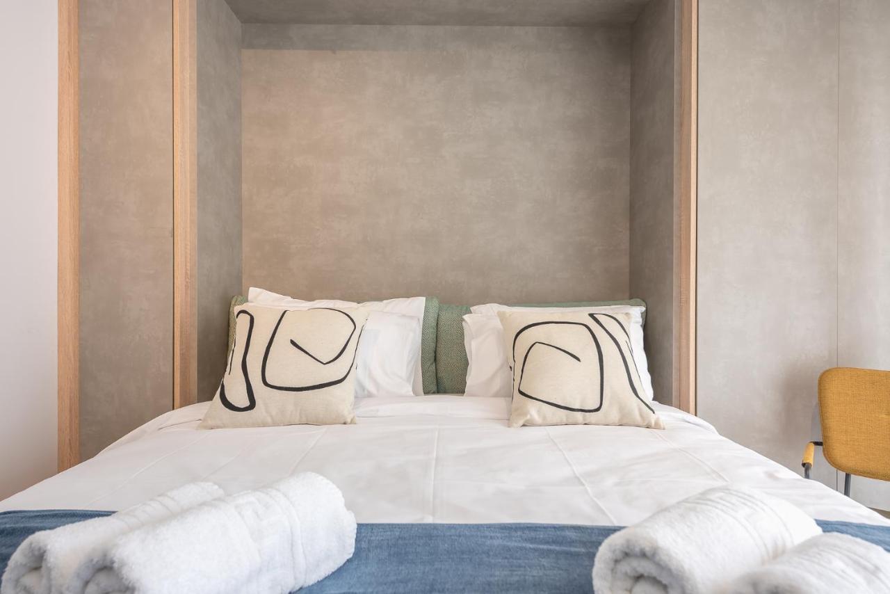 Stylish Urban Suites Atene Esterno foto