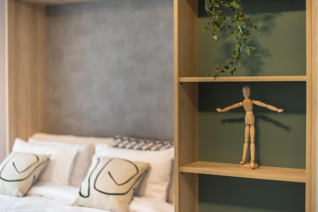 Stylish Urban Suites Atene Esterno foto